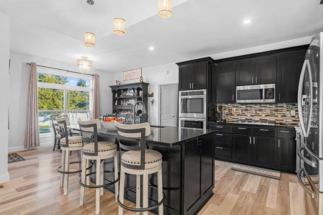 11 Pier Lane, Monett, MO 65708