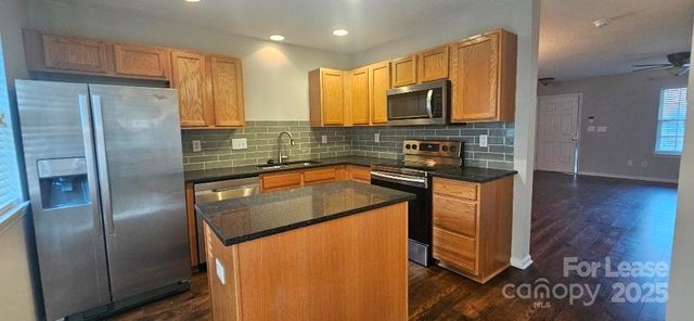 6807 Juniper Tree Street, Charlotte, NC 28215