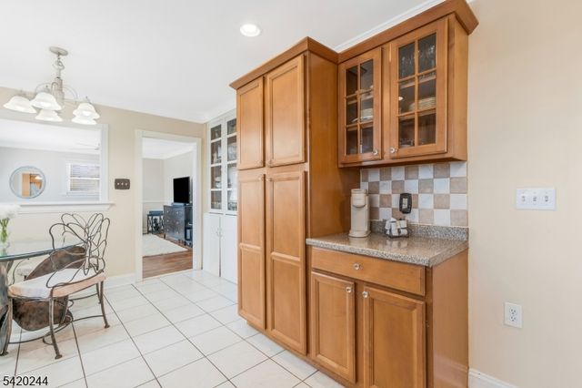 123 Thatchers Hill Rd, Raritan Twp., NJ 08822