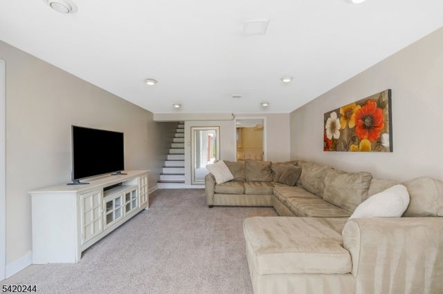 123 Thatchers Hill Rd, Raritan Twp., NJ 08822