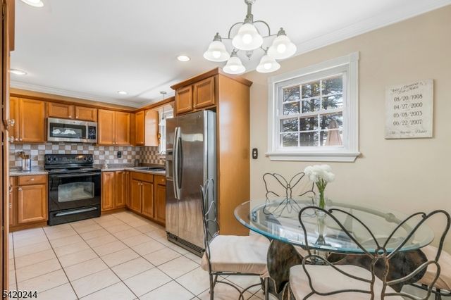 123 Thatchers Hill Rd, Raritan Twp., NJ 08822