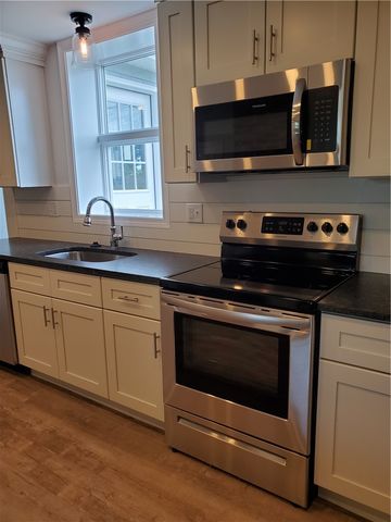 440 Forest Avenue 1, Middletown, RI 02842