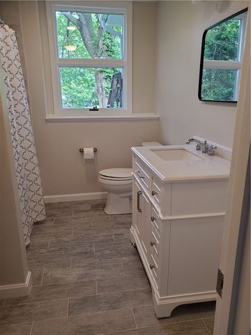 440 Forest Avenue 1, Middletown, RI 02842