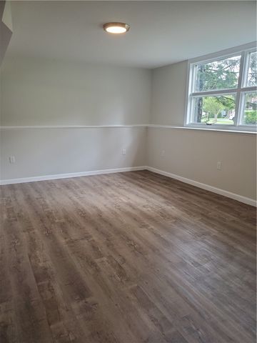 440 Forest Avenue 1, Middletown, RI 02842