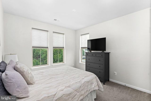 1012 GALENA TER NE, Leesburg, VA 20176