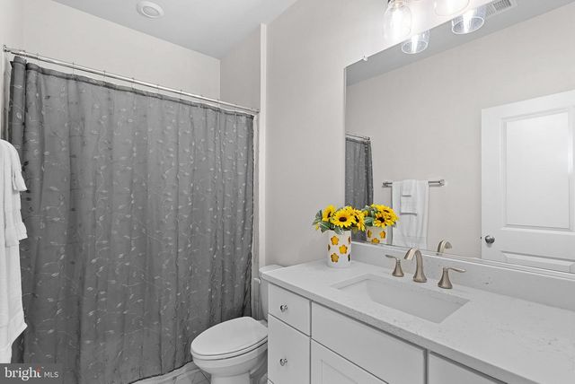 1012 GALENA TER NE, Leesburg, VA 20176