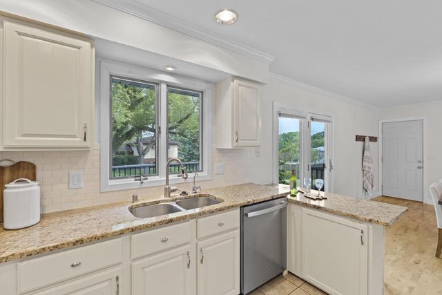 409 Red Coat COURT, Waterford, WI 53185