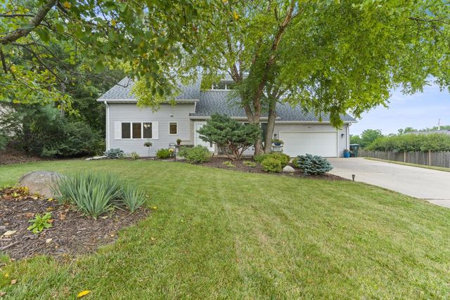 409 Red Coat COURT, Waterford, WI 53185