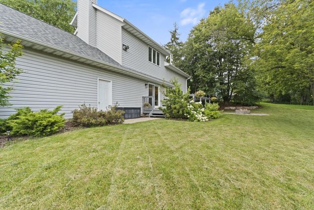409 Red Coat COURT, Waterford, WI 53185