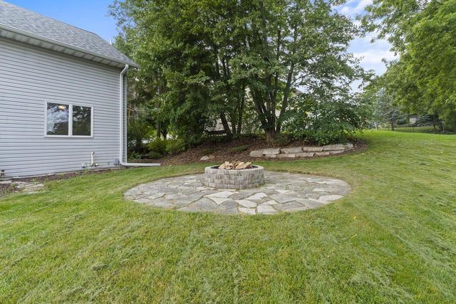409 Red Coat COURT, Waterford, WI 53185