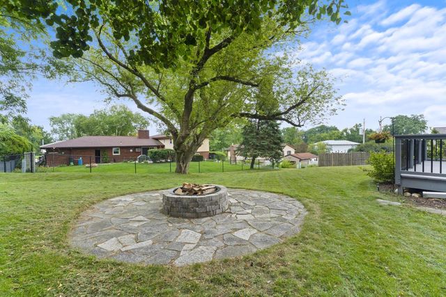 409 Red Coat COURT, Waterford, WI 53185