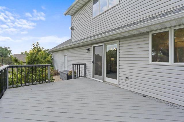 409 Red Coat COURT, Waterford, WI 53185