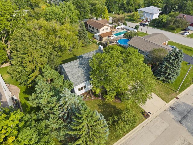 409 Red Coat COURT, Waterford, WI 53185