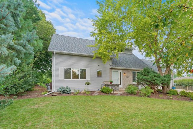 409 Red Coat COURT, Waterford, WI 53185