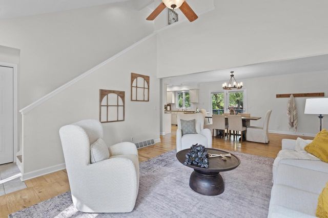 409 Red Coat COURT, Waterford, WI 53185