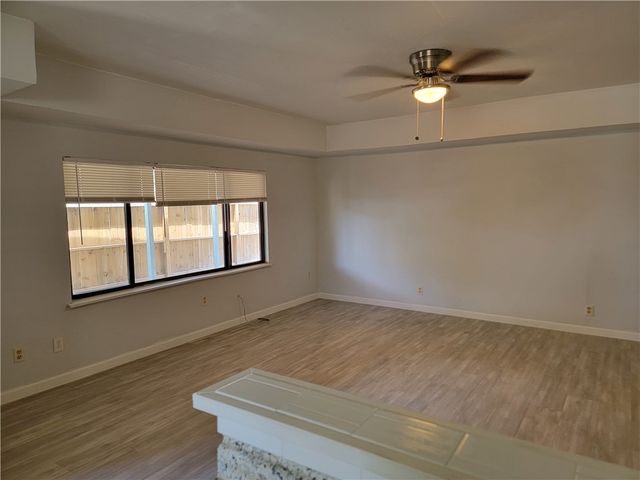 1522 Cambridge Dr, Corpus Christi, TX 78415