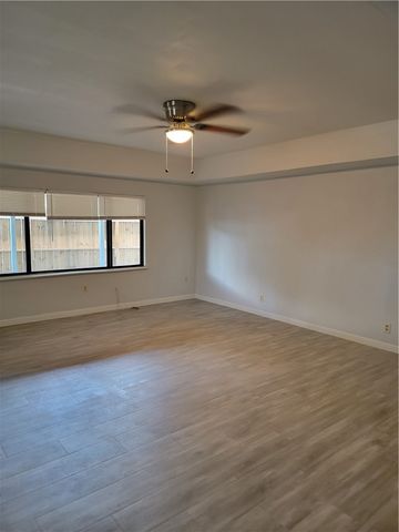 1522 Cambridge Dr, Corpus Christi, TX 78415