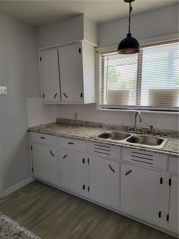 1522 Cambridge Dr, Corpus Christi, TX 78415