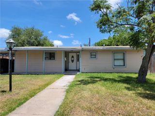 1522 Cambridge Dr, Corpus Christi, TX 78415