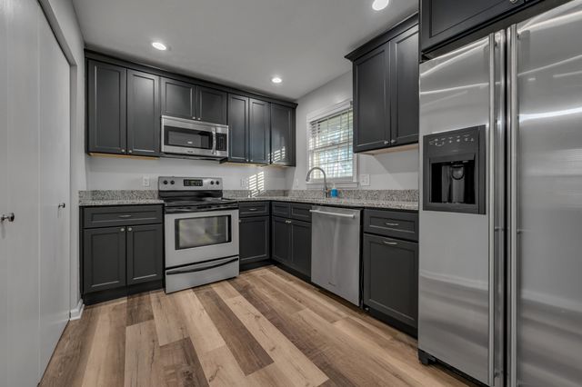 221 Quebec Way, Lexington, KY 40515