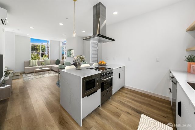 7560 43rd Avenue S, Seattle, WA 98118