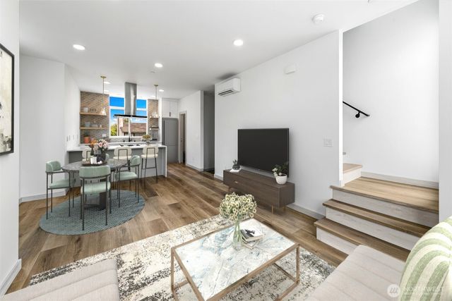 7560 43rd Avenue S, Seattle, WA 98118