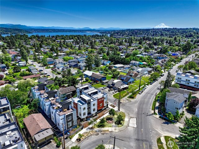 7560 43rd Avenue S, Seattle, WA 98118