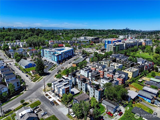 7560 43rd Avenue S, Seattle, WA 98118