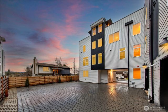 7560 43rd Avenue S, Seattle, WA 98118