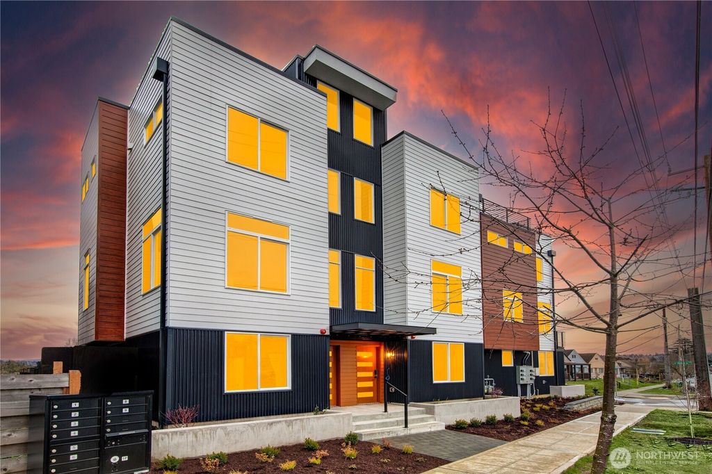 7560 43rd Avenue S, Seattle, WA 98118