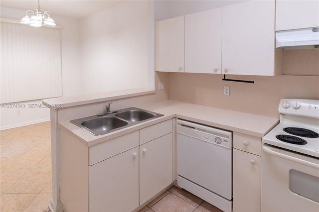 1410 S Santa Catalina Circle, North Lauderdale, FL 33068
