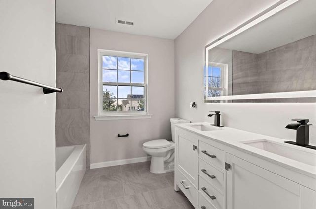 4 BOX TURTLE LN, Sicklerville, NJ 08081