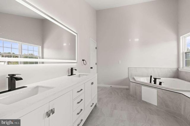 4 BOX TURTLE LN, Sicklerville, NJ 08081