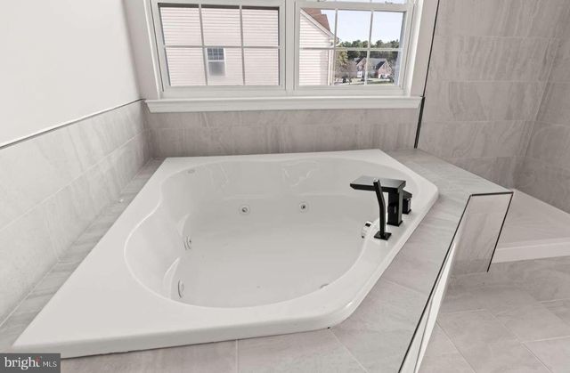 4 BOX TURTLE LN, Sicklerville, NJ 08081