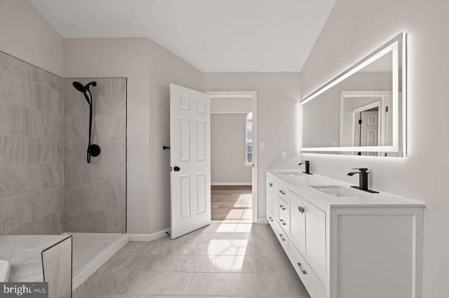 4 BOX TURTLE LN, Sicklerville, NJ 08081