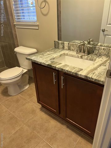 8455 Williamstown Drive, Shelby Charter Township, MI 48316