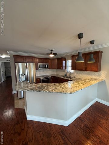 8455 Williamstown Drive, Shelby Charter Township, MI 48316