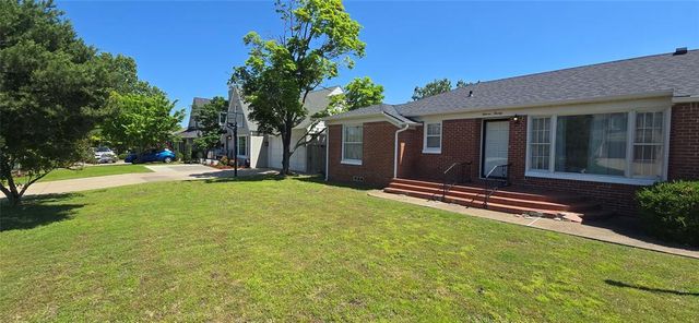 1120 Fenwick Place, Nichols Hills, OK 73116