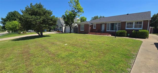 1120 Fenwick Place, Nichols Hills, OK 73116