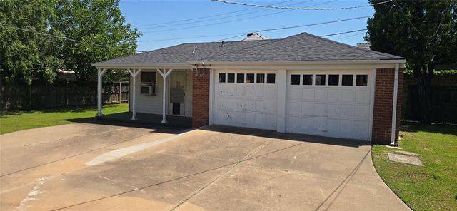 1120 Fenwick Place, Nichols Hills, OK 73116