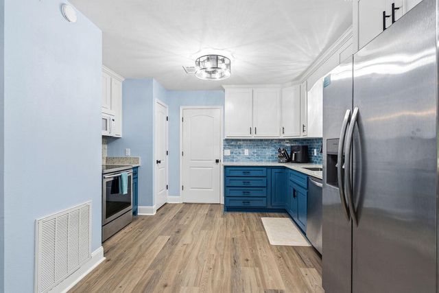 6061 Coy Burgess Loop, Defuniak Springs, FL 32435