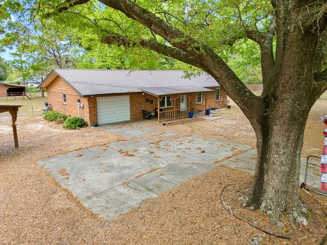 6061 Coy Burgess Loop, Defuniak Springs, FL 32435