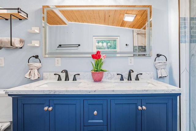 6061 Coy Burgess Loop, Defuniak Springs, FL 32435