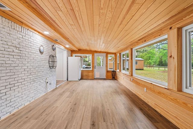 6061 Coy Burgess Loop, Defuniak Springs, FL 32435