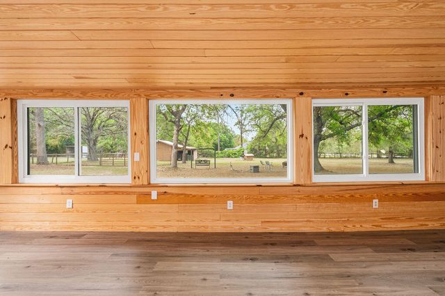 6061 Coy Burgess Loop, Defuniak Springs, FL 32435