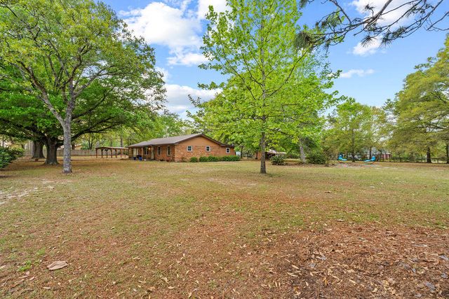 6061 Coy Burgess Loop, Defuniak Springs, FL 32435