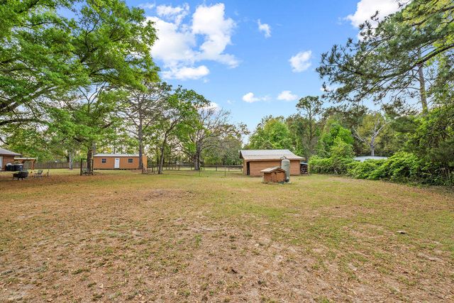 6061 Coy Burgess Loop, Defuniak Springs, FL 32435