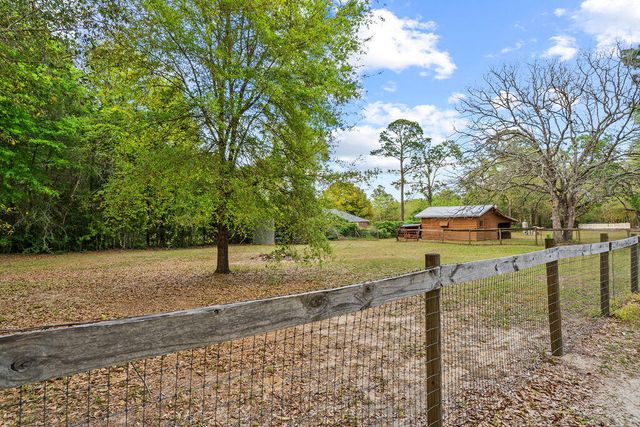 6061 Coy Burgess Loop, Defuniak Springs, FL 32435
