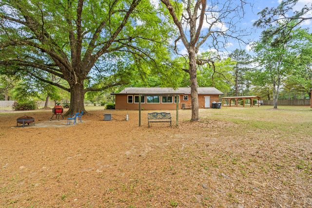 6061 Coy Burgess Loop, Defuniak Springs, FL 32435