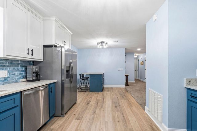 6061 Coy Burgess Loop, Defuniak Springs, FL 32435